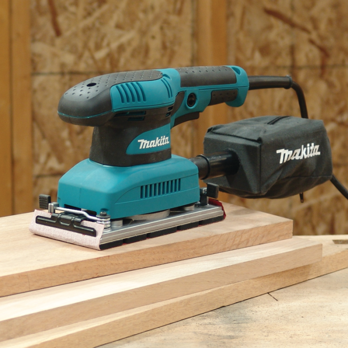 LIJADORA DE ACABADO 1/3 PULG 190W BO3710 MAKITA.