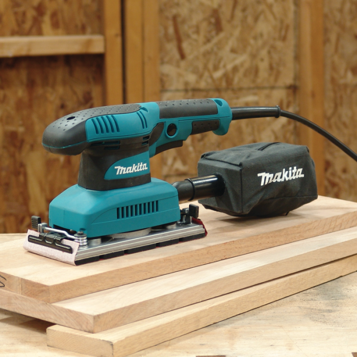 LIJADORA DE ACABADO 1/3 PULG 190W BO3710 MAKITA.