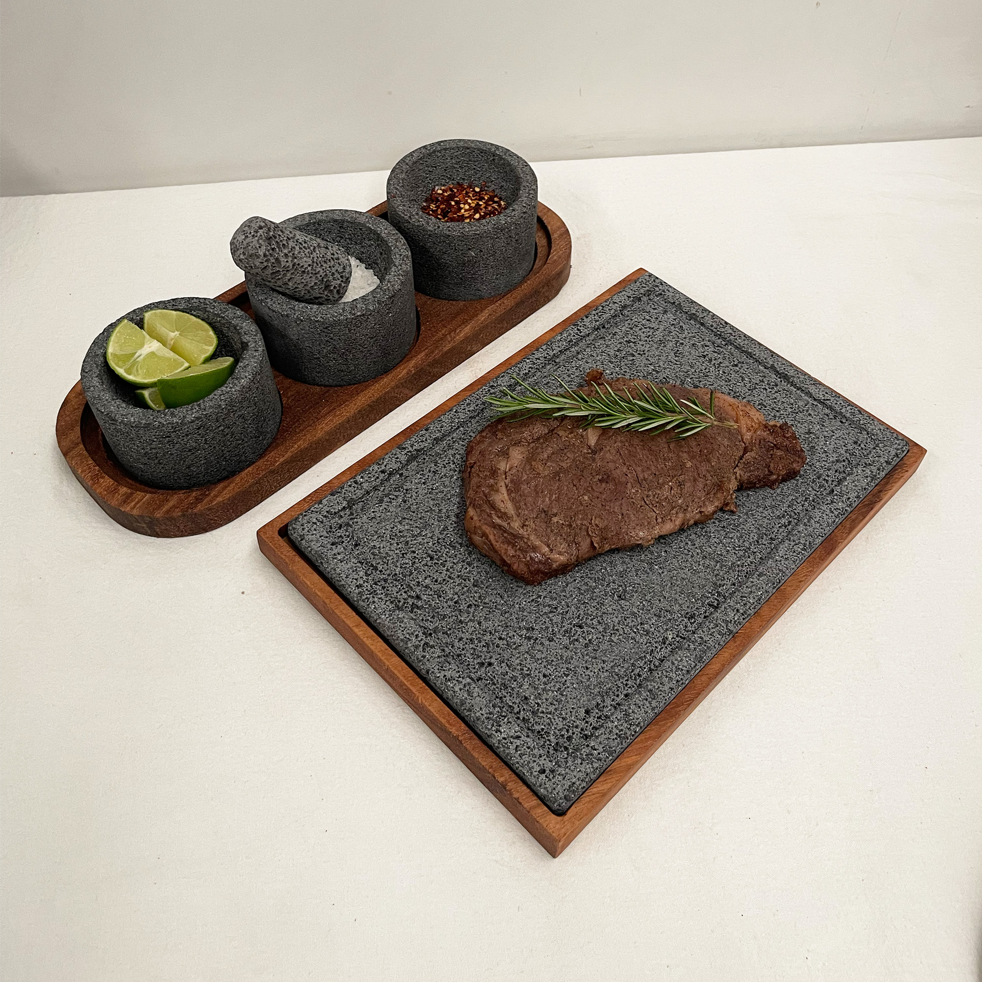 Plato Caxit De Piedra Volcánica Con Base De Madera Parota
