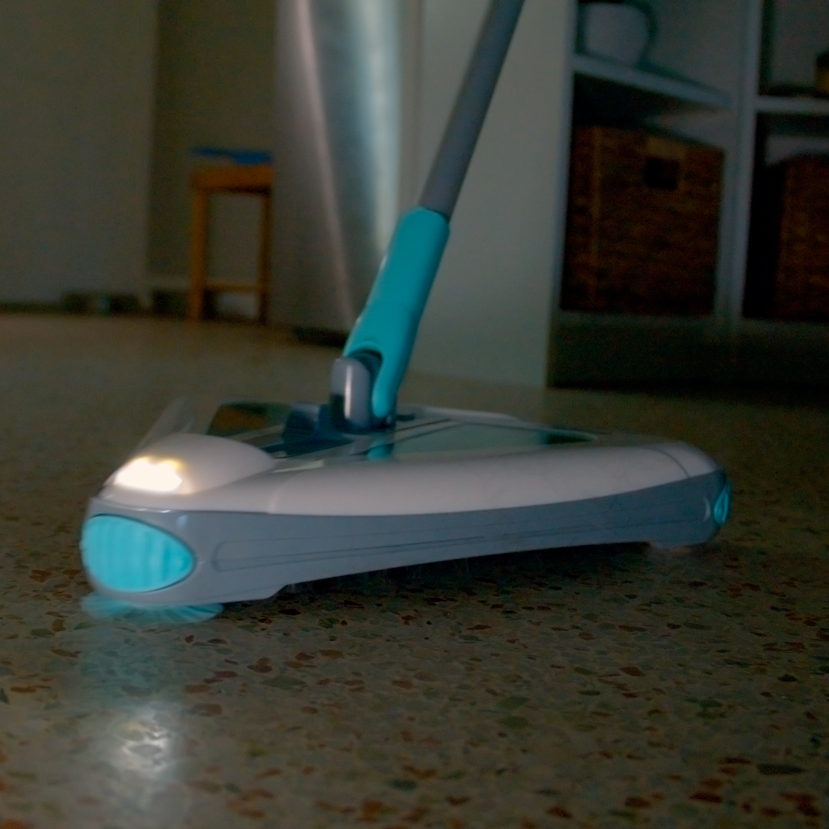 Aspiradora Barredora Recargable Eléctrica Zippi Sweeper Pro Beautifull Home  Diseño Triangular Omni-direccional a 360°