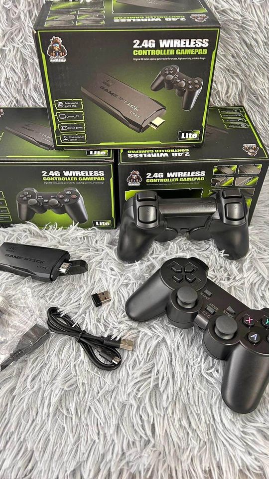 Multijuegos juego usb con 20000 juegos y con dos controles inalambricos.