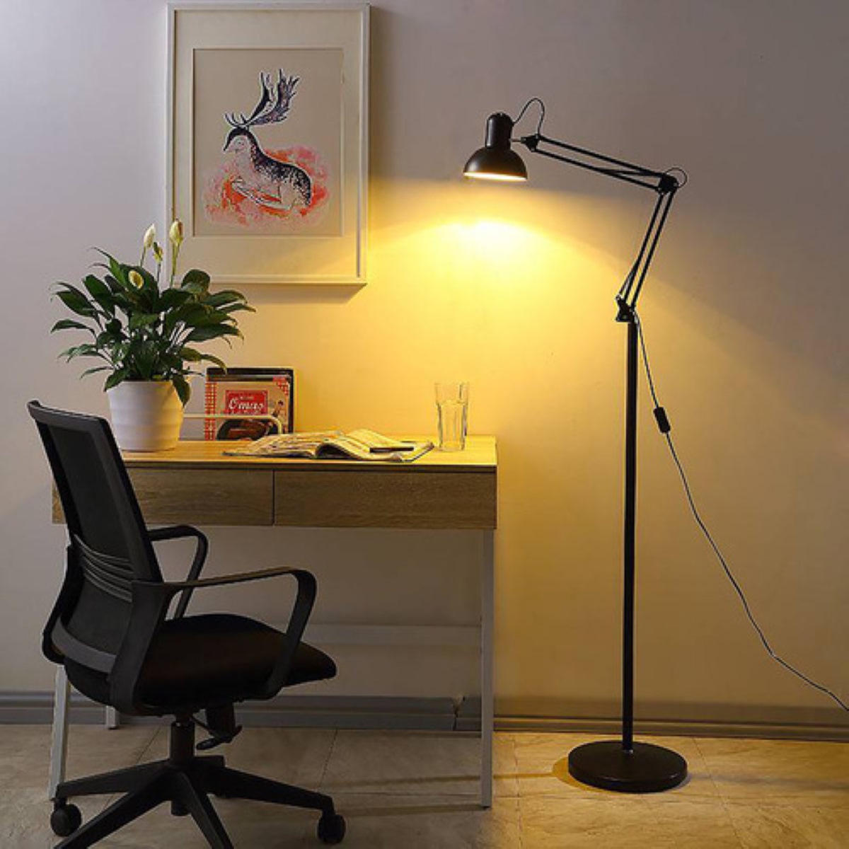 Lámpara De Piso /escritorio Brazo Giratoria Con Clip Y Base Color De La Estructura Negro Color De La Pantalla Negro.