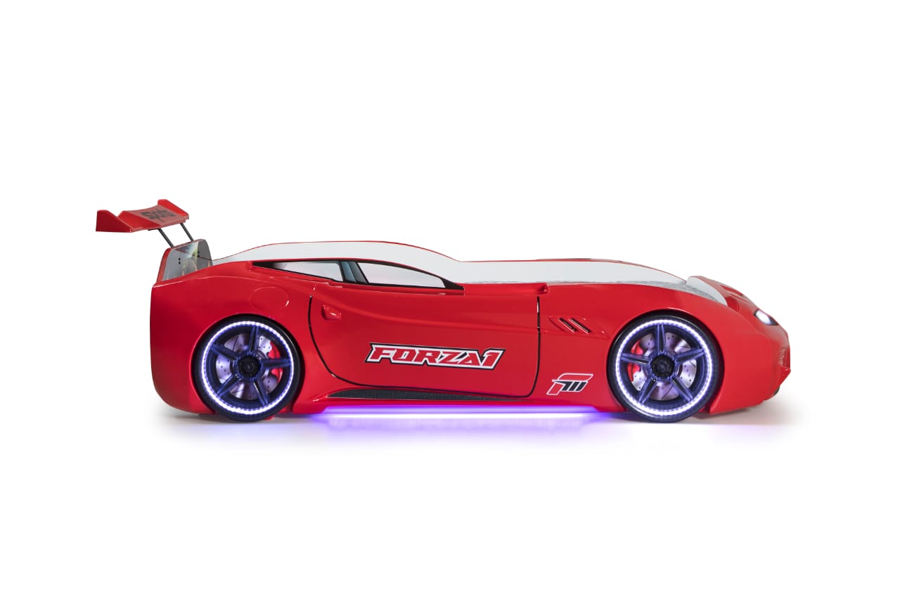Cama infantil con forma de carro y colchon.