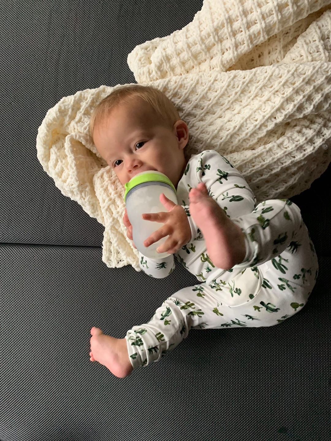 Biberón Comotomo Tacto Natural Flujo Medio 3-6 Meses 250 Ml Verde.