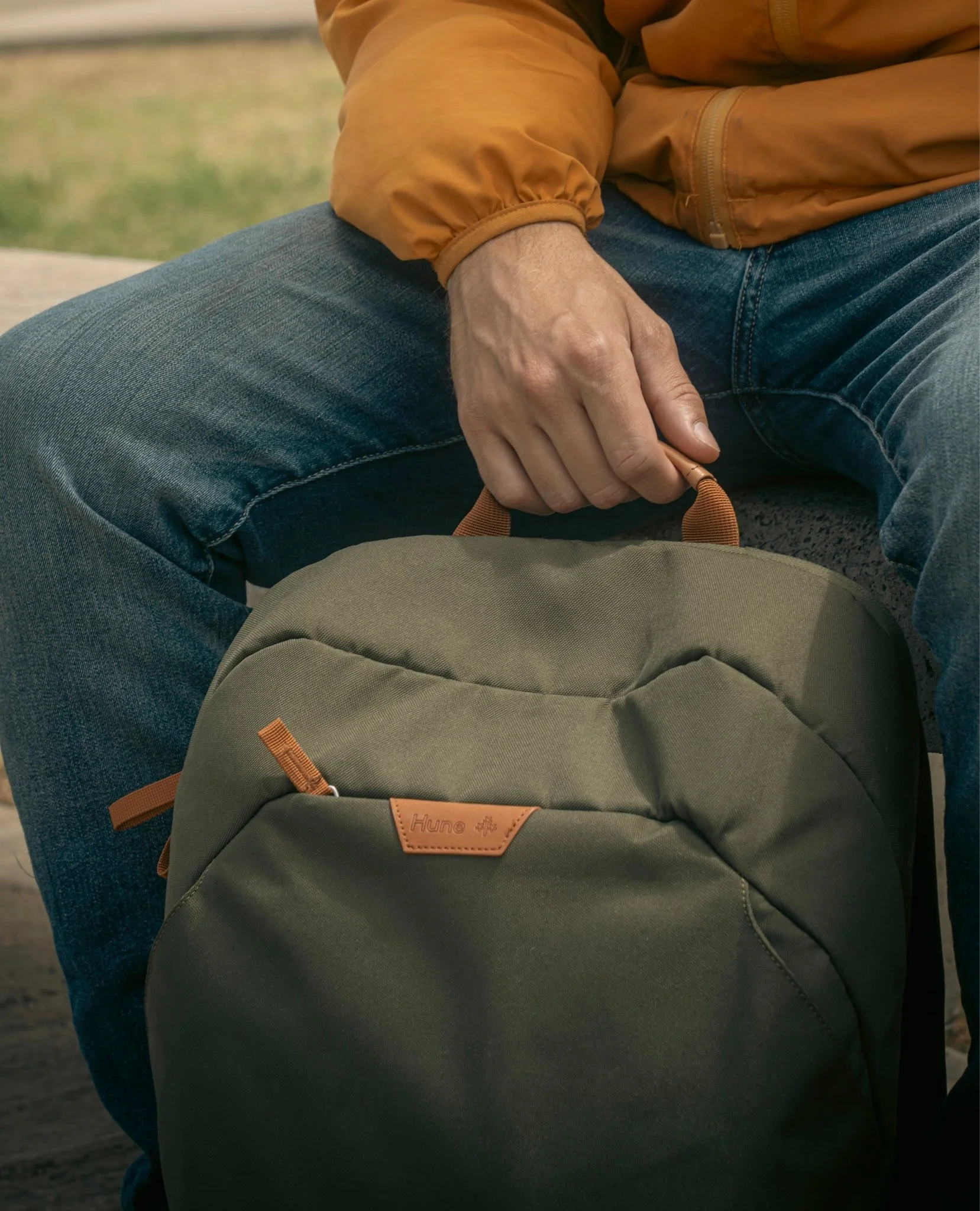 Hune Mochila Para Laptop 15.6" Y Tablet 11" 16L Sustentable.