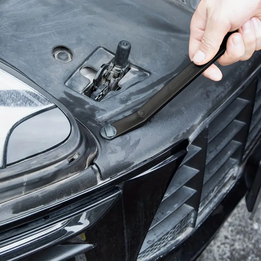 Juego de herramientas para remover adornos de automóviles.