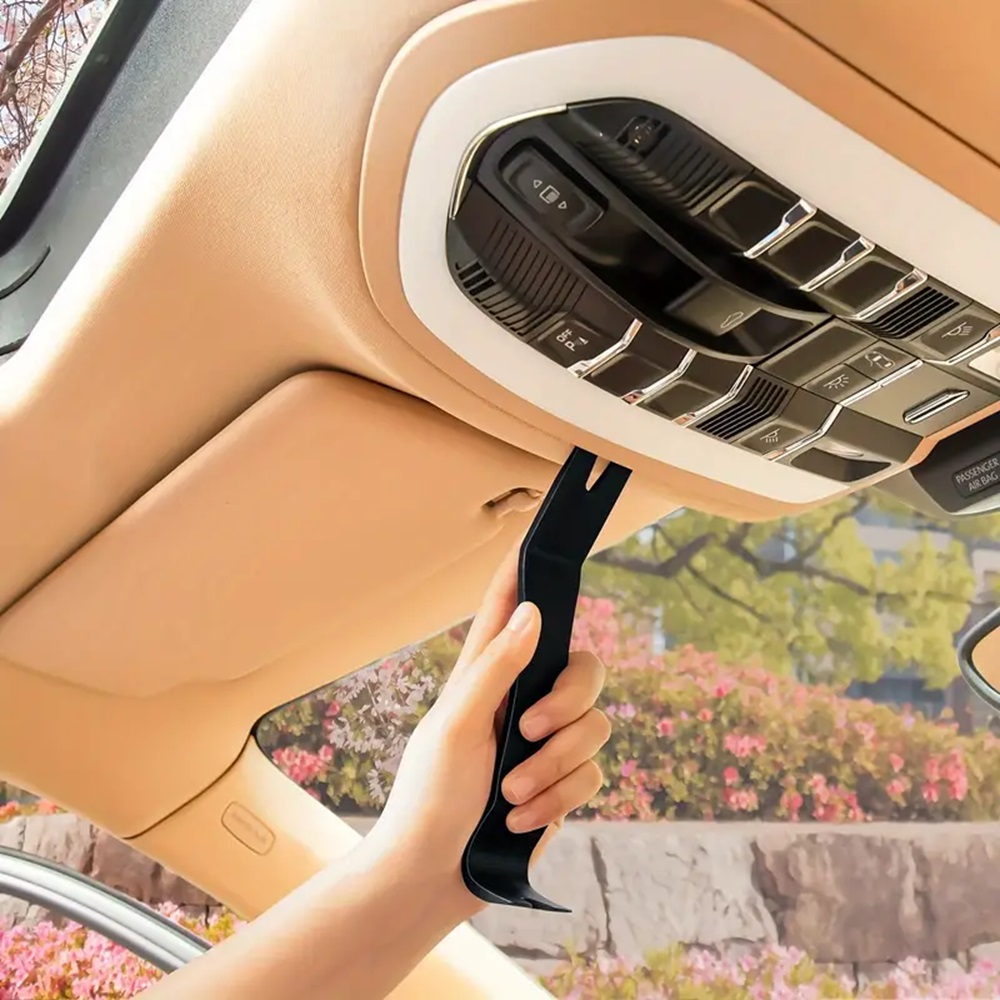 Juego de herramientas para remover adornos de automóviles.