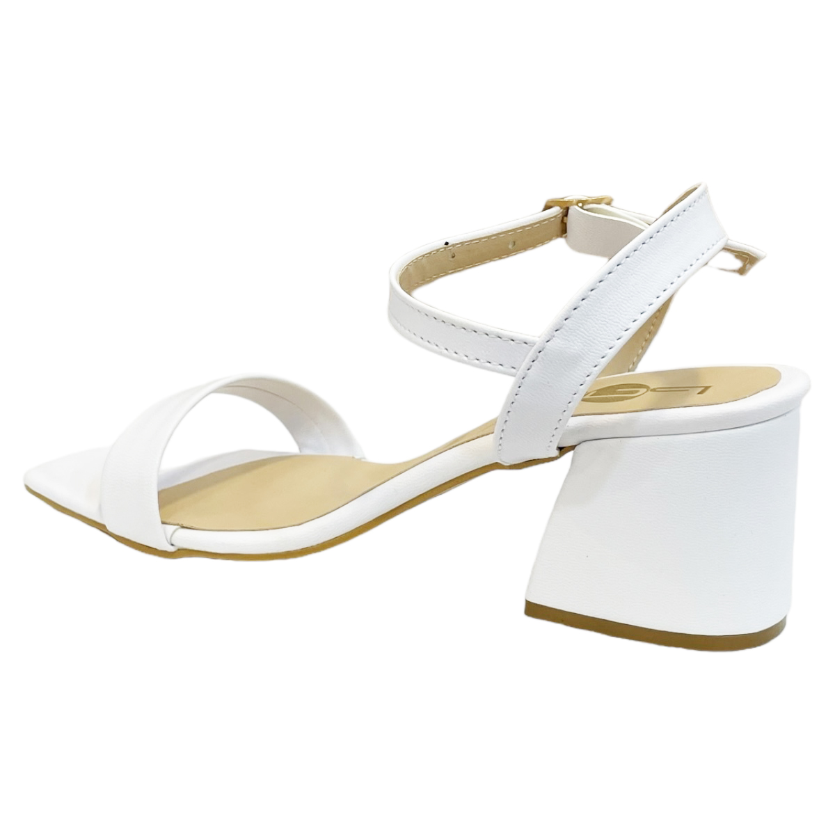Zapatillas Blancas Sandalias de Dama tacón bajo Bap .