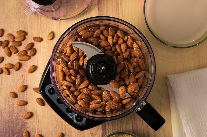 A Procesador de Alimentos Black + Decker, Mezcla, Pica, Rebana y Ralla, FP4200B-LA.