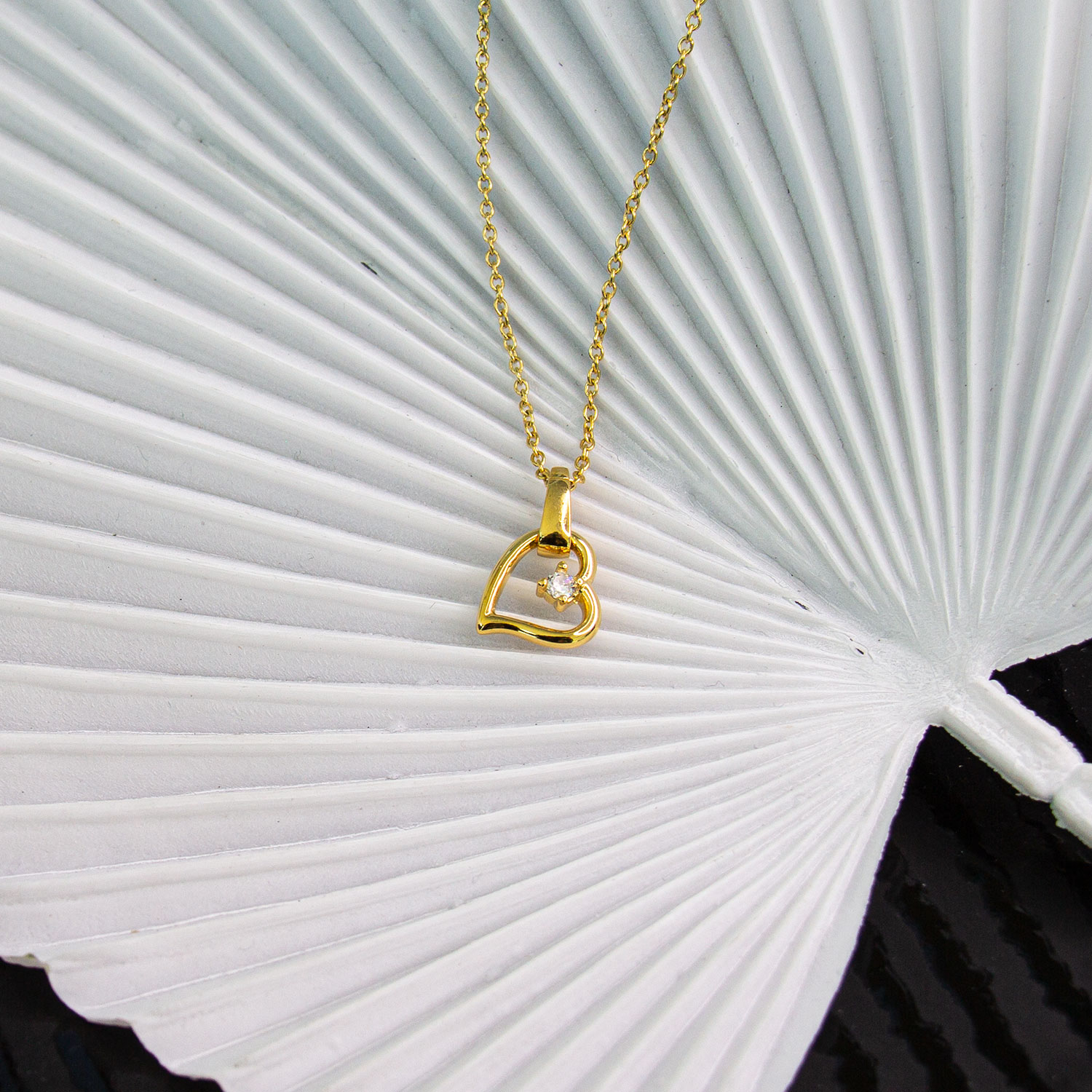 Collar Corazon Fansy Baño de Oro 14K | Zirconia Swarovski.