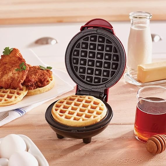 Dash Mini Maker: Miniwaflera - Máquina para hacer waffles, paninis, papa rayada, y otros para desayuno, almuerzo o aperitivos, color rojo (DMW001RD), 10 cm.