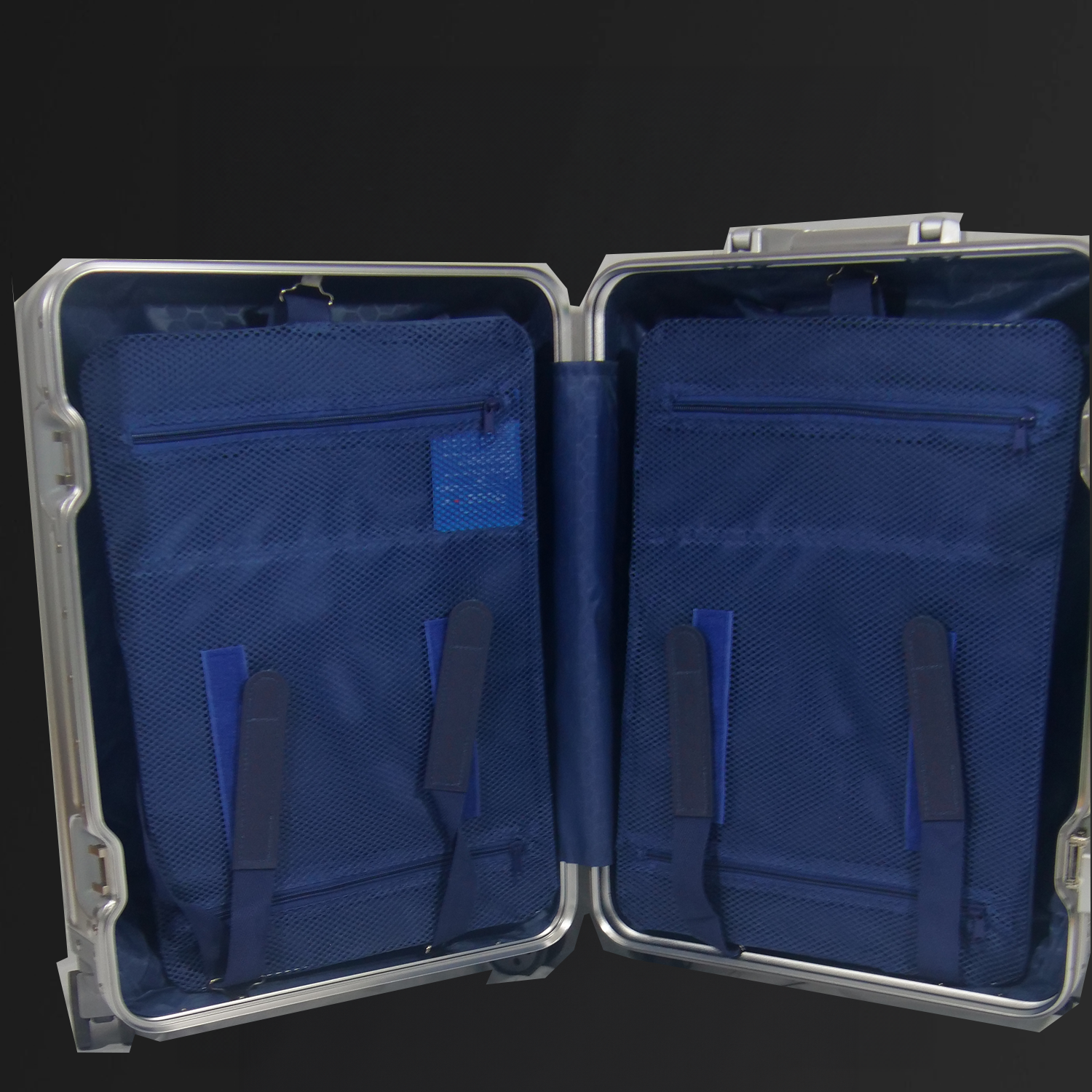 Maleta para Viaje Carry On 20” Minimalista & Elegante de Aluminio Vom Wald®.