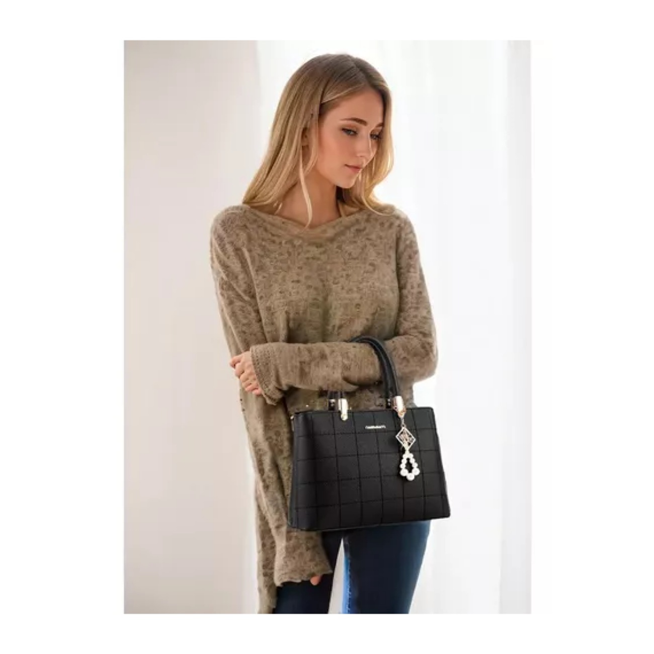Bolsa Mano Mujer: Elegancia Moderna, Funcionalidad Perfect