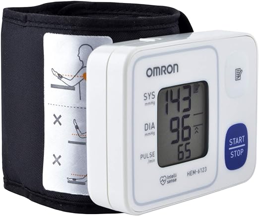 A Baumanómetro OMRON, Medidor de Presión Arterial de Muñeca HEM-6123, Tecnología única, Color Blanco, 1 unidad.