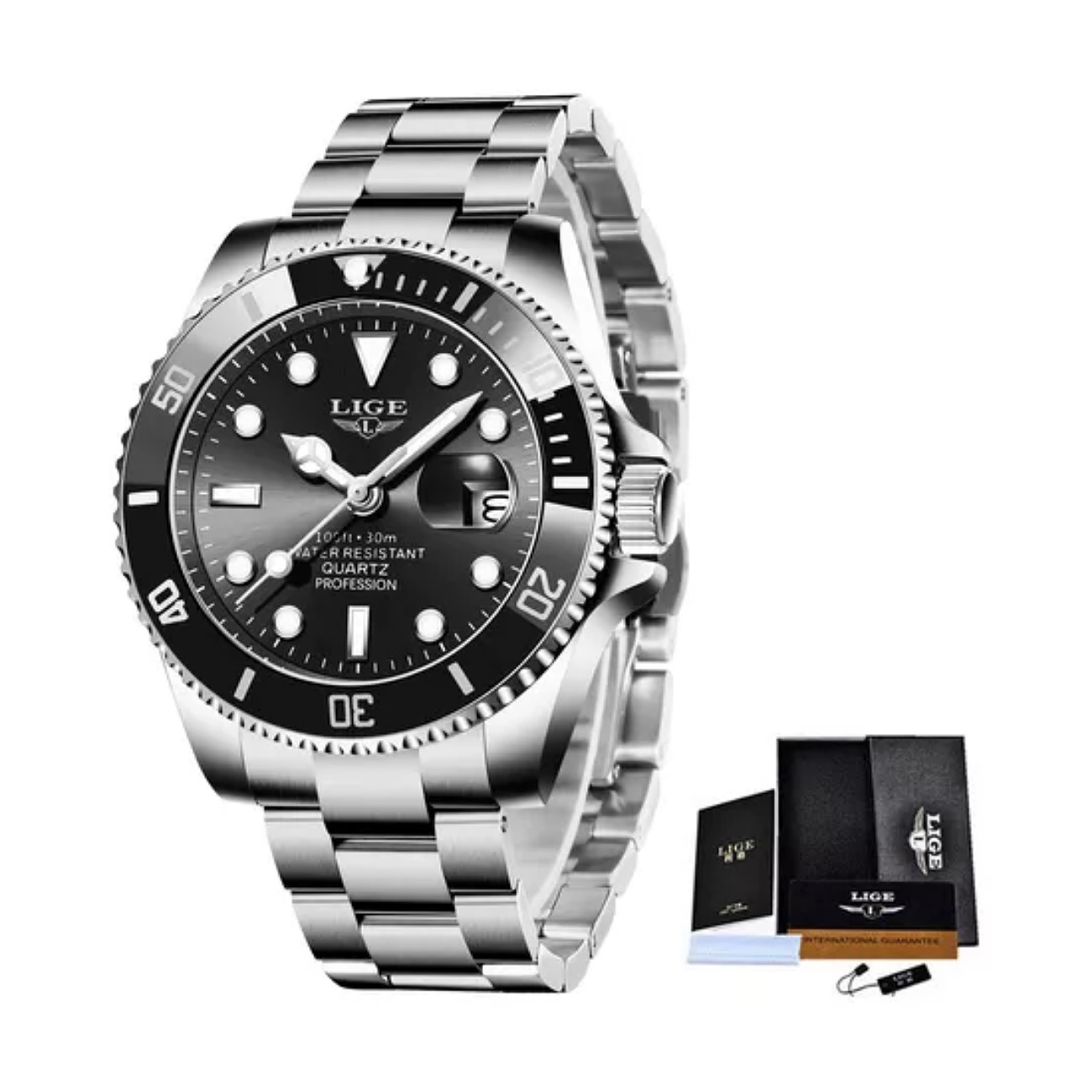 Reloj de pulsera Lige LG10045 de cuerpo color plateado, analógico, para hombre, fondo negro, con correa de acero inoxidable color plateado, agujas color plateado y blanco, dial blanco y plateado, minutero/segundero blanco, bisel color negro y plateado y mariposa