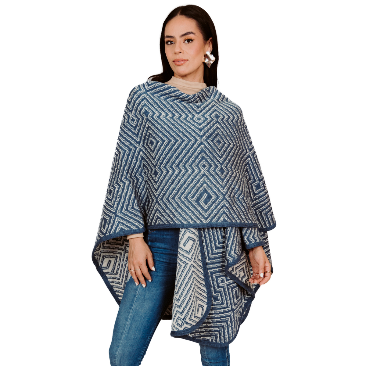 Ruana para mujer en tejido de punto de rombos.