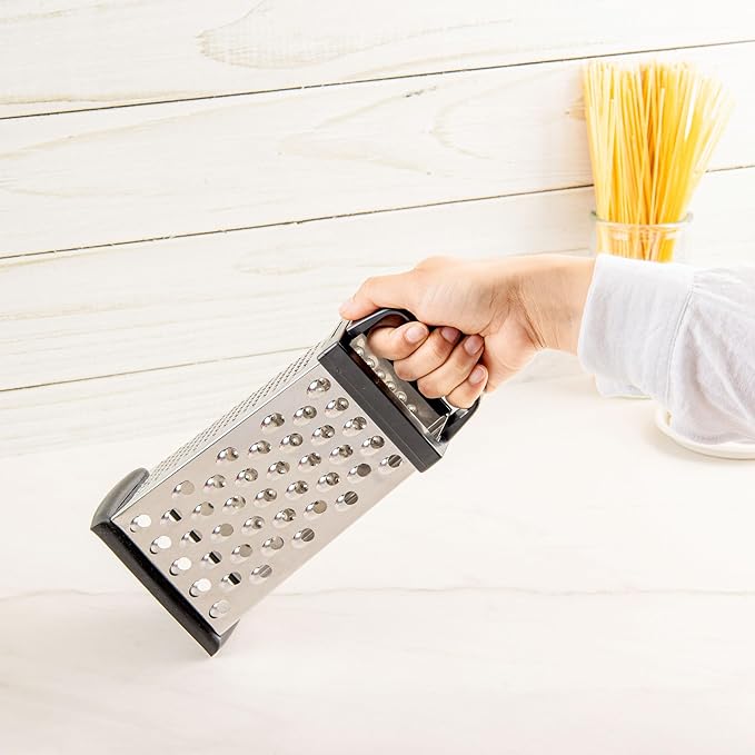 A Rallador con 4 diferentes tipos de Rallado, EKCO Classic, 100% Acero Inoxidable con agarre Ergonómico , ¡Ralla Queso, Verdura y más!.