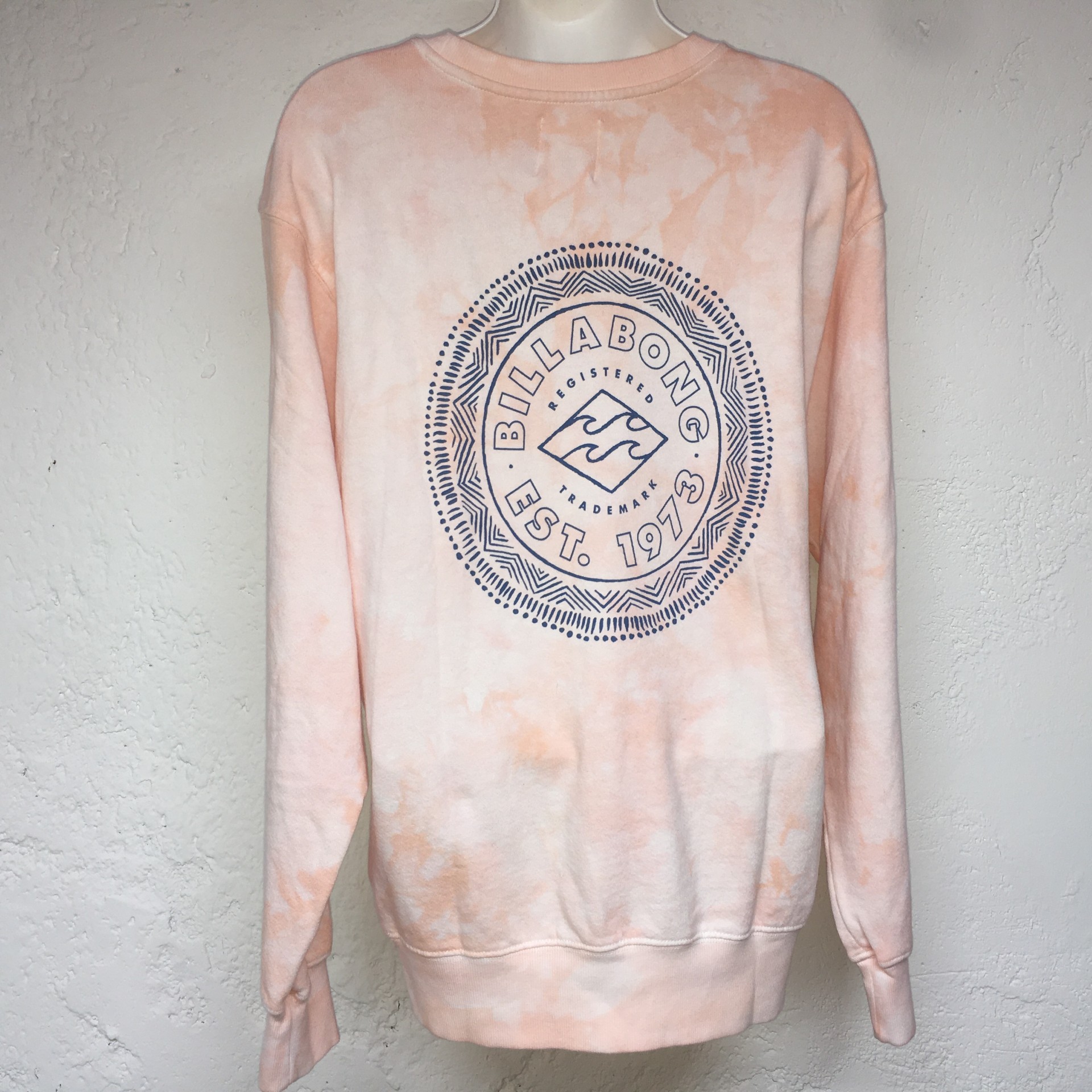 Sudadera para mujer de la marca BillaBong en talla S, logotipo en la espalda y pequeño logotipo al frente.