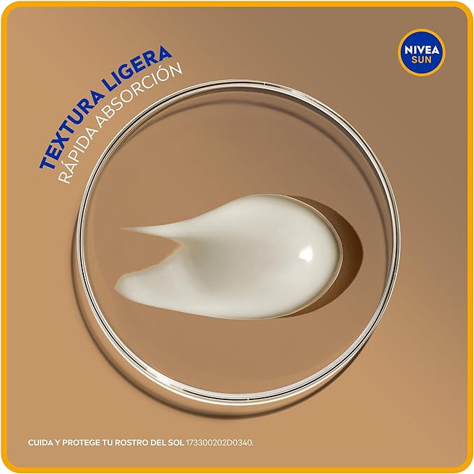 A NIVEA SUN Protector Solar Facial Control De Brillo (50 ml), con Efecto Matificante de Larga Duración, Bloqueador solar FPS 50+, no Grasoso para Todo Tipo de Piel.