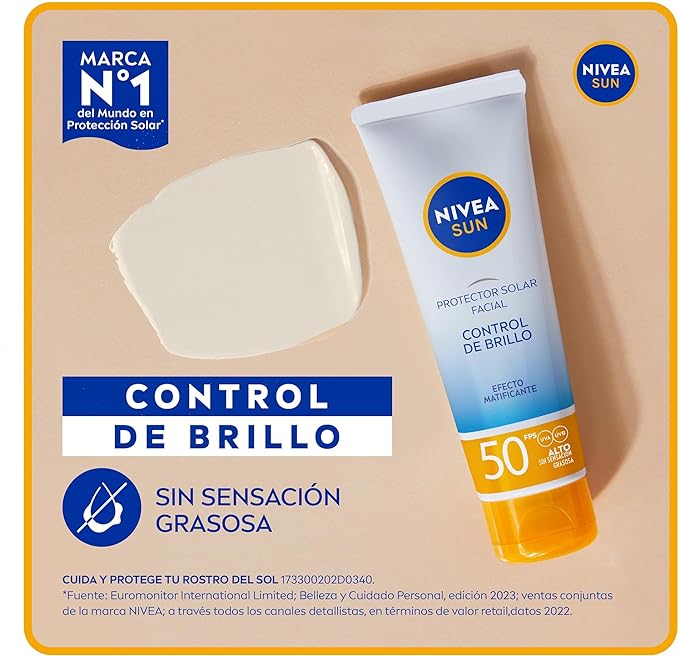 A NIVEA SUN Protector Solar Facial Control De Brillo (50 ml), con Efecto Matificante de Larga Duración, Bloqueador solar FPS 50+, no Grasoso para Todo Tipo de Piel.
