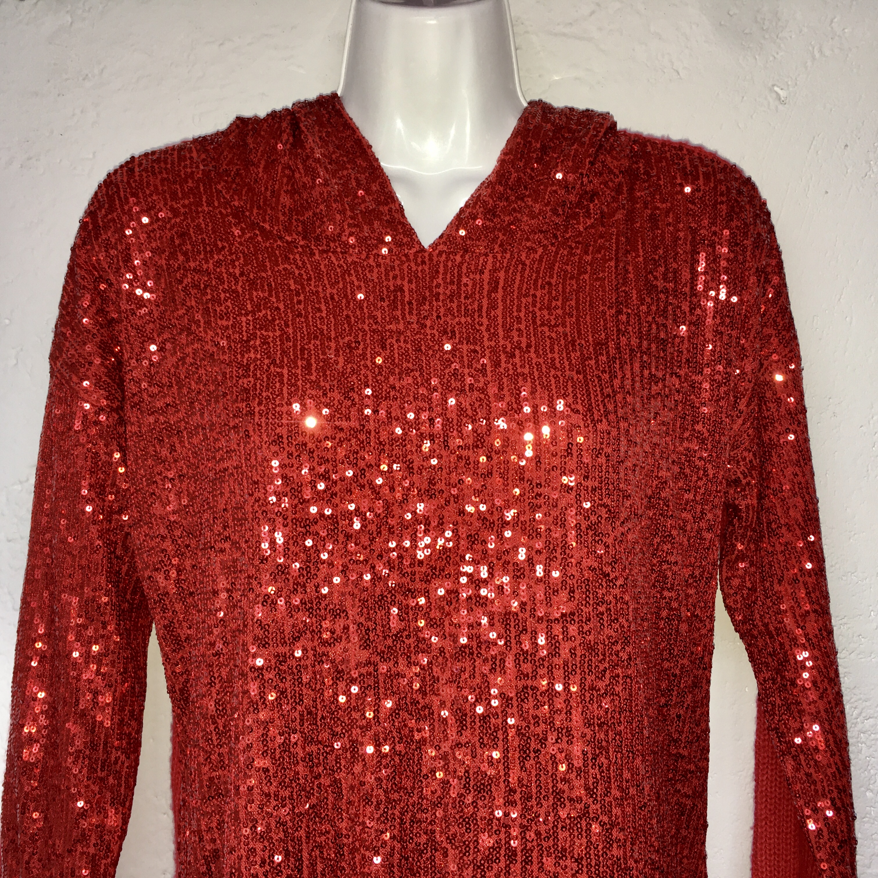 Sudadera talla PS con frente en lentejuela y espalda lisa, color rojo, con lentejuela en la capucha, importada, I-N-C International Concepts..