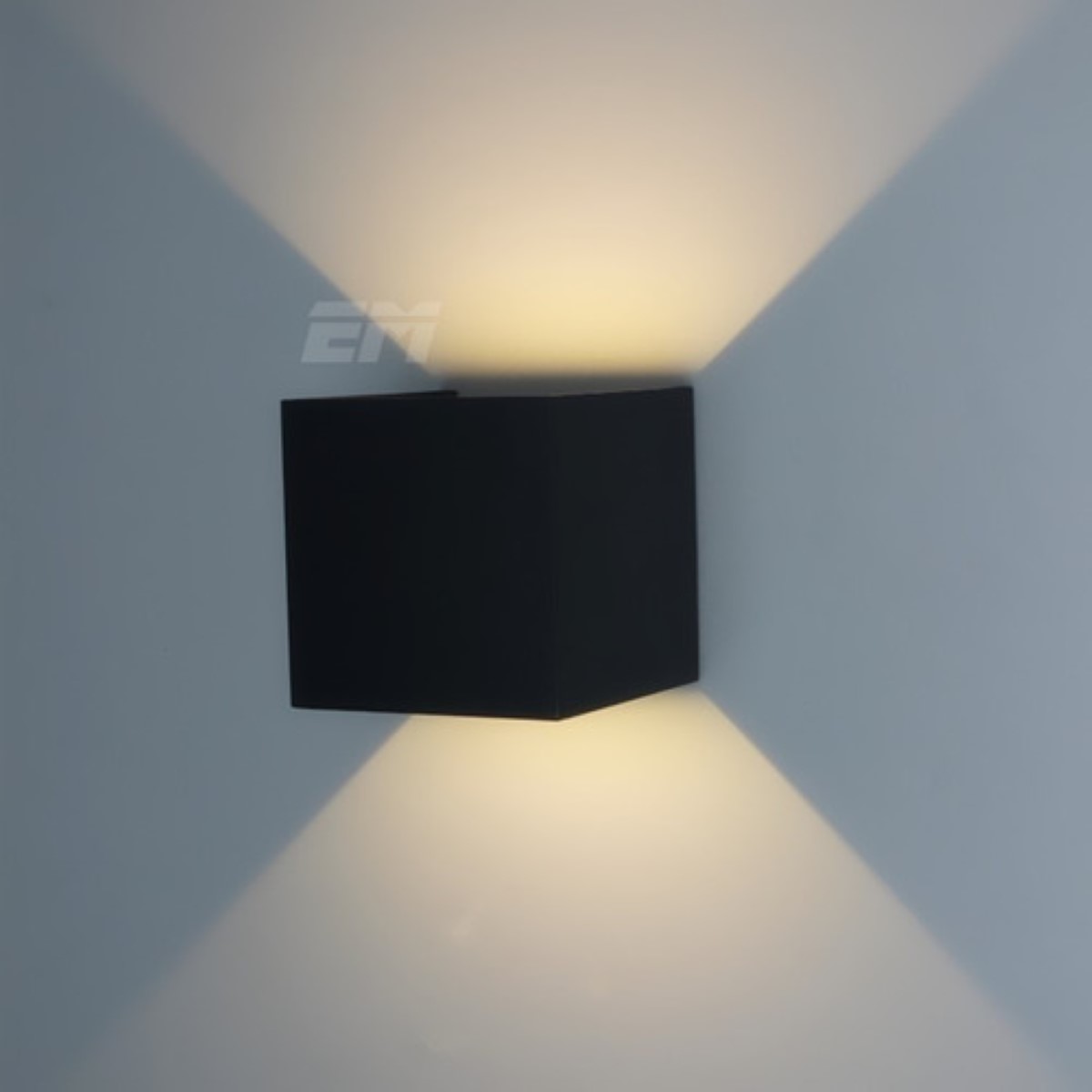 "Arbotante Muro Led 10w Negro Cuadrado Luz Calida P/ Exterior negra "