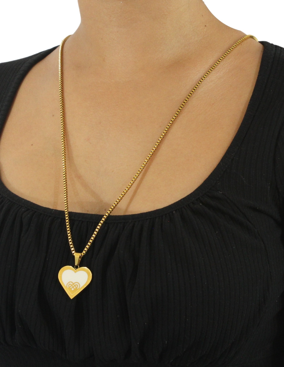 Collar NUVI Medallon Corazon Esmalte Beige.