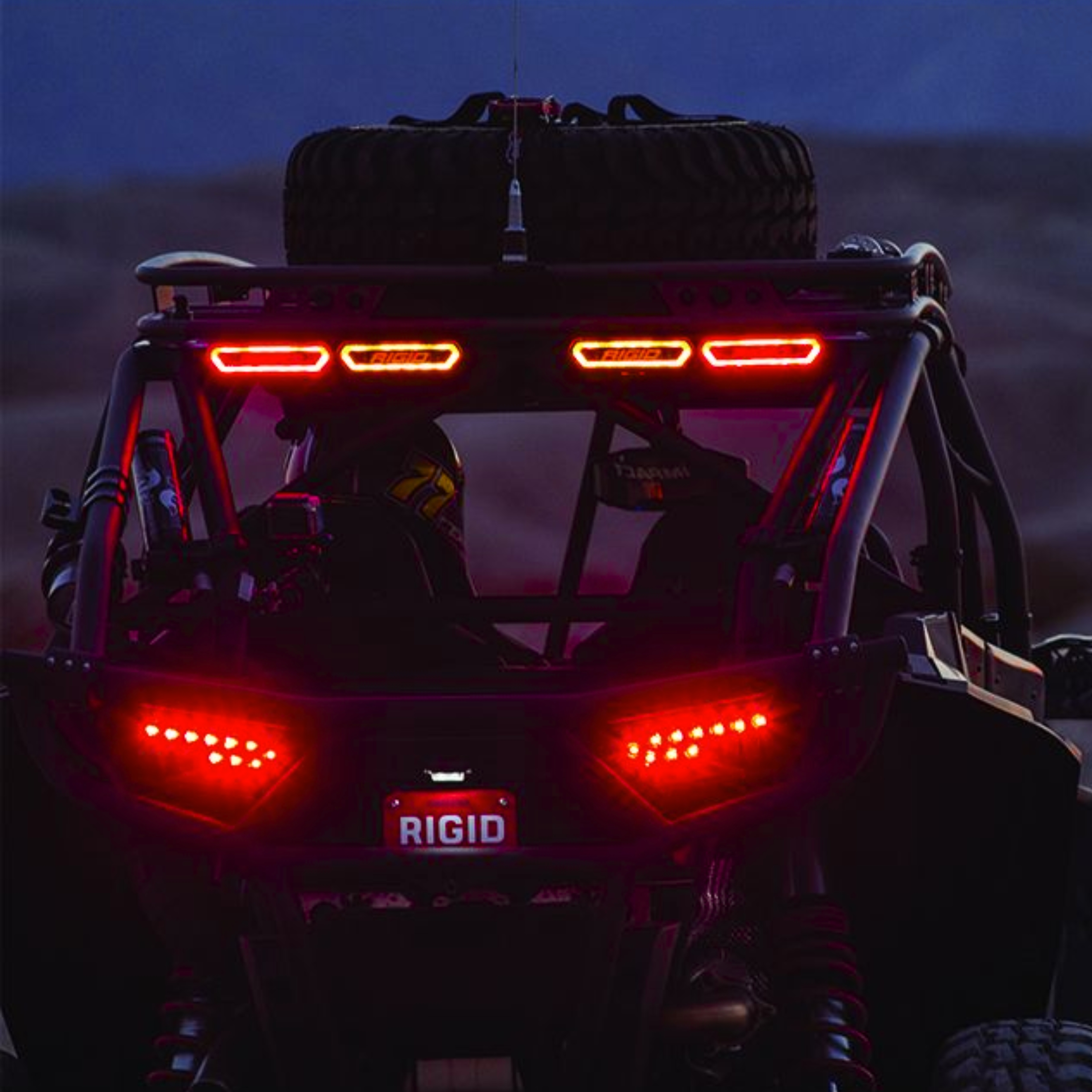 Luz de Stop Led Chase Rigid 90133 Rojo - Multifuncional y Compacta.