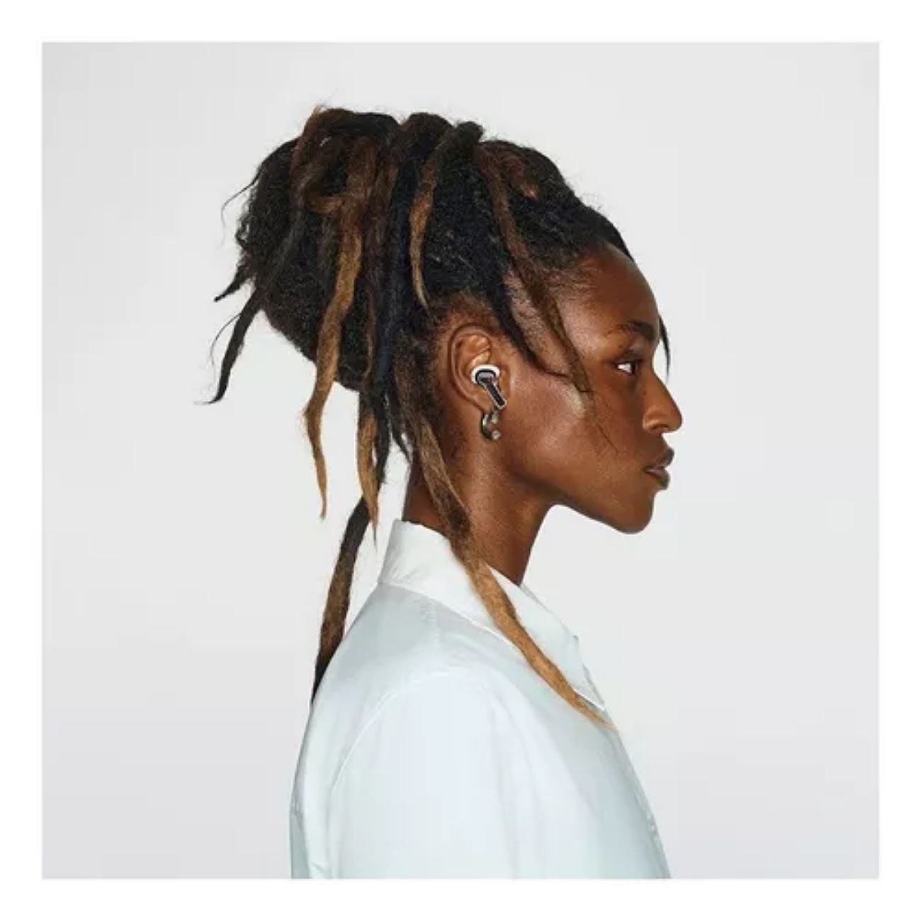 Audífonos in-ear gamer inalámbricos Nothing Ear (stick) blanco con luz LED