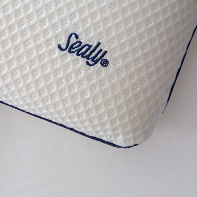 Almohada Sealy Original Memory Foam Estándar.