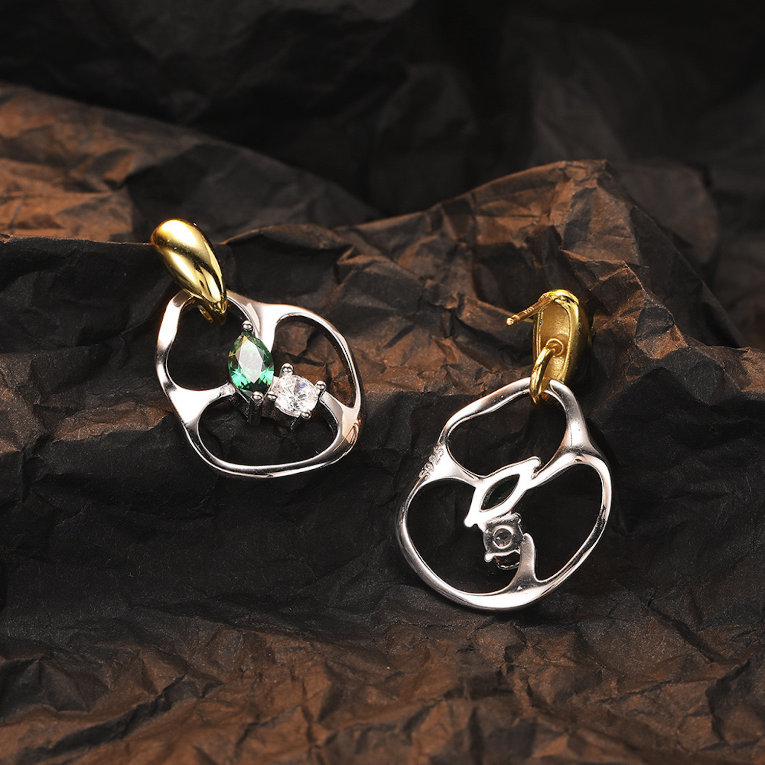 Aretes De Plata 925 Oro 18k Huggies Zirconias Verdes Mujer.