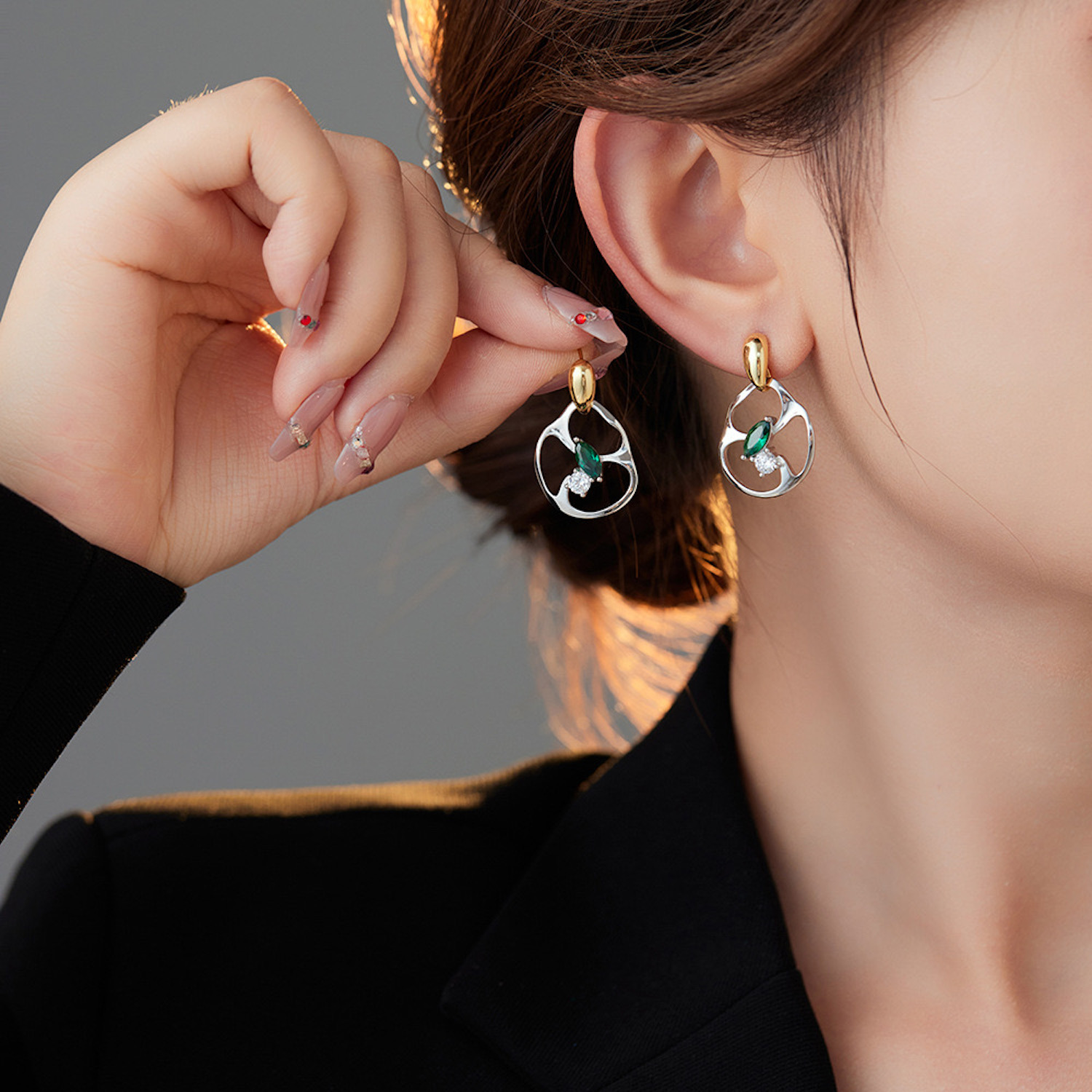 Aretes De Plata 925 Oro 18k Huggies Zirconias Verdes Mujer.