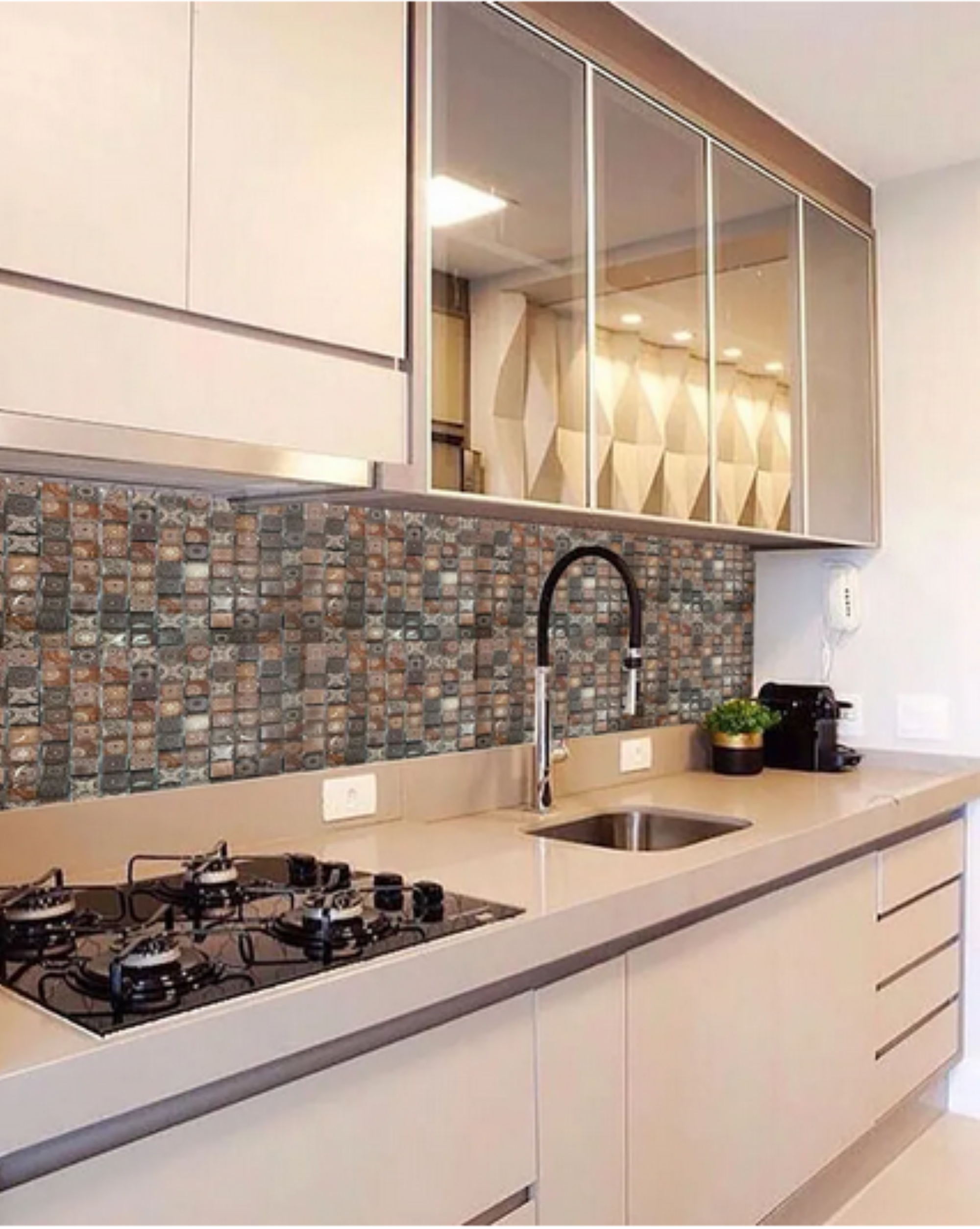 Malla o Mosaico Decorativo de vidrio AZT, medida 30 x 30 cms. (base por altura). Diseño tipo colonial en tonos cafés. Caja de 5 piezas..
