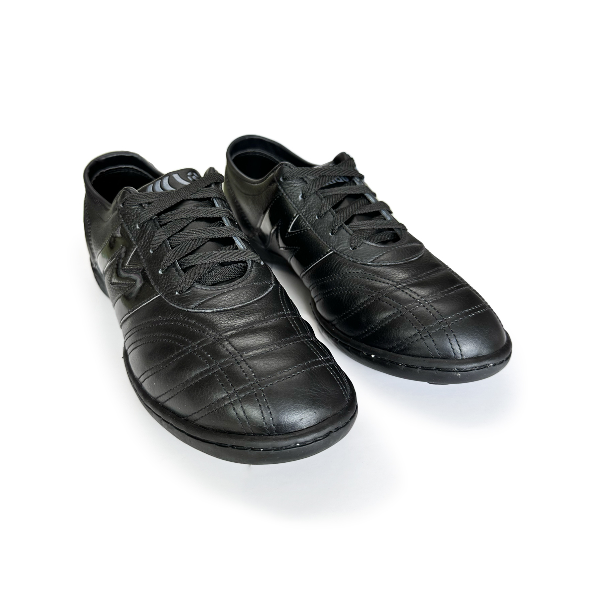 Tenis de futbol Rápido MANRIQUEZ Mid TM Total Negro.