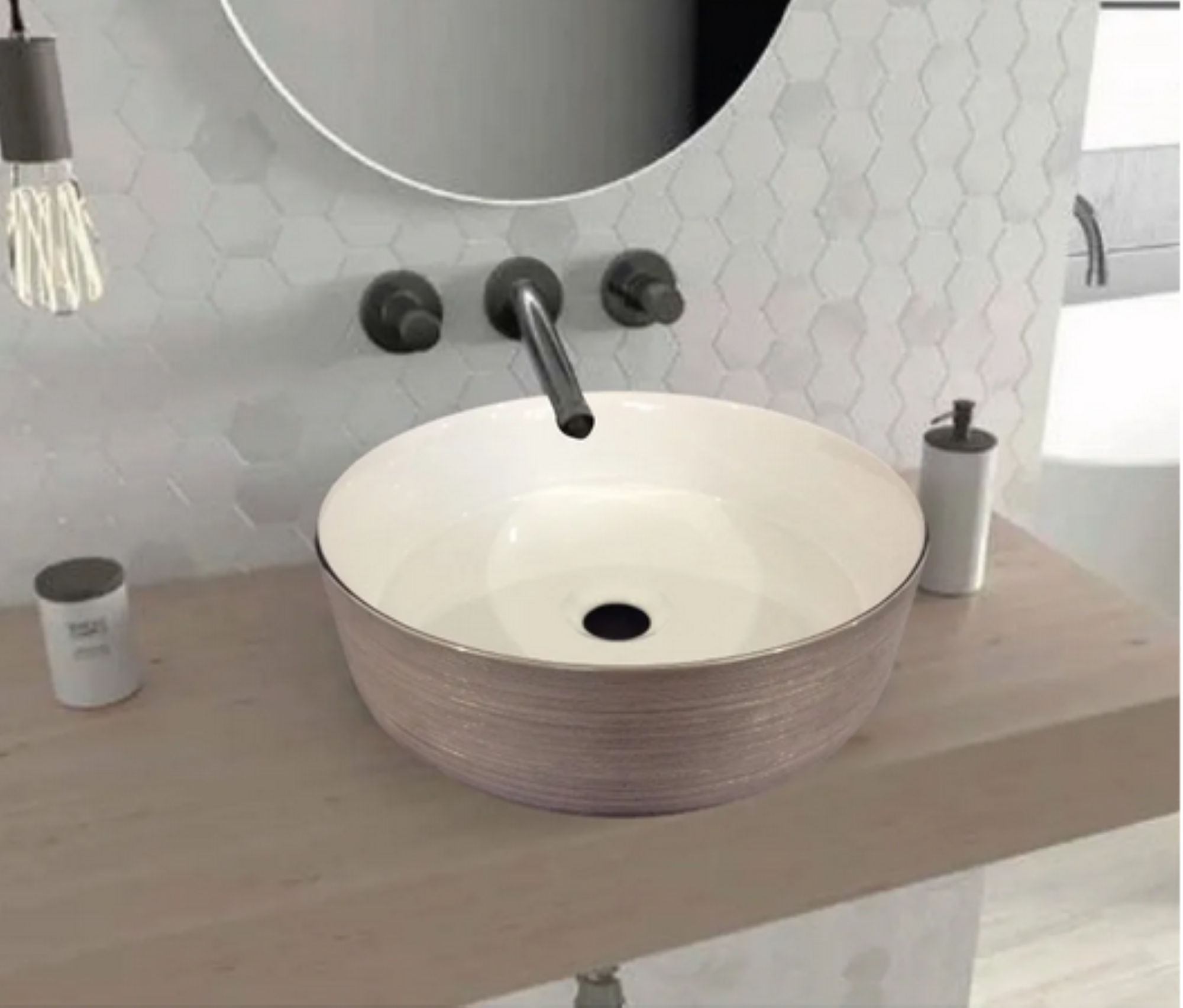 Lavabo Cerámico para Baño JAA, forma circular en color plata con detalles en relieve metalizados. De sobreponer, con diseño europeo ideal para todo tipo de baños. Dimensiones 36.0 x 36.0 x 12.5 cms. (base x altura x profundidad).