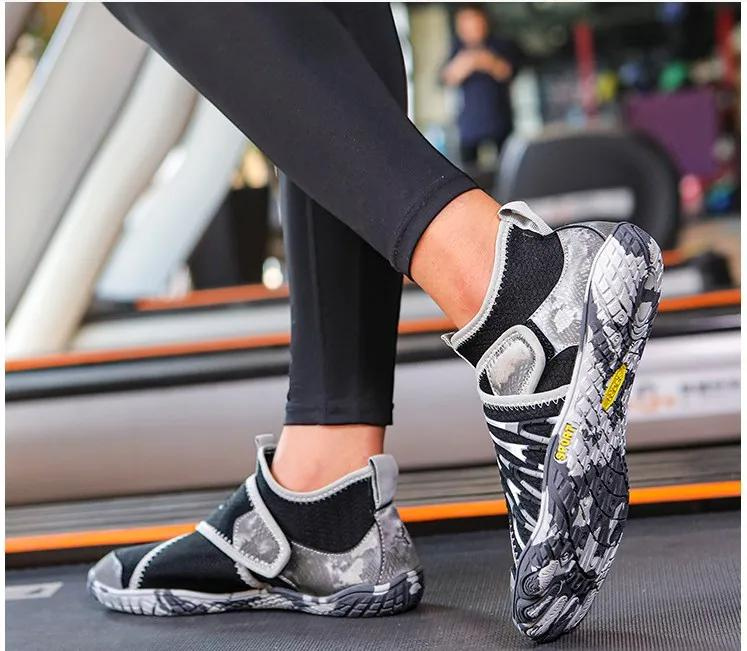 ZAPATOS ACUATICOS Y PARA ACTIVIDADES AL AIRE LIBRE.