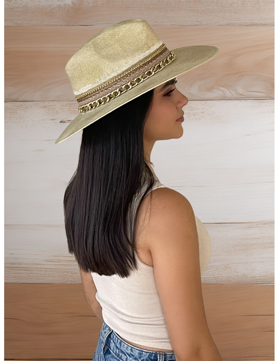 Sombrero para mujer de palma Fina ARD Estilo indiana con toquilla decorada en cadenas doradas y ala con rombo impreso al calor