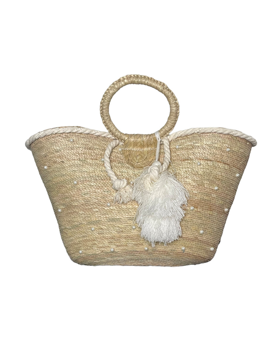 Bolsa artesanal de Palma Natural ARD  decorada con perlas de fantasia y fleco de estambre blanco