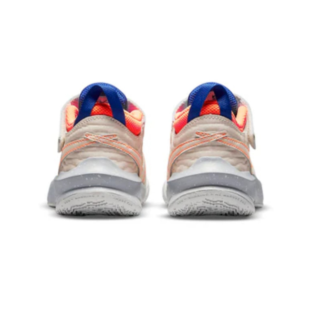TENIS NIKE TEAM HUSTLE 10 BEIGE CZ4179001