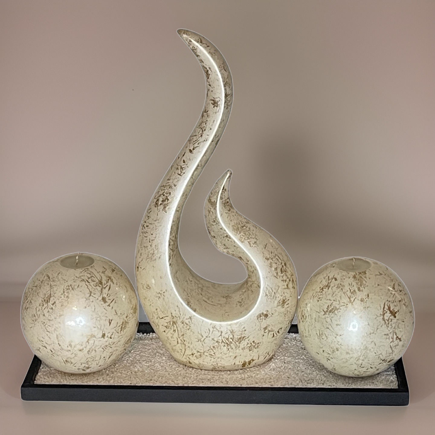  Figura de Cuerno en Cerámica ARD con Esferas y Velas Aromáticas, Juego de 3 Piezas blanco oro.