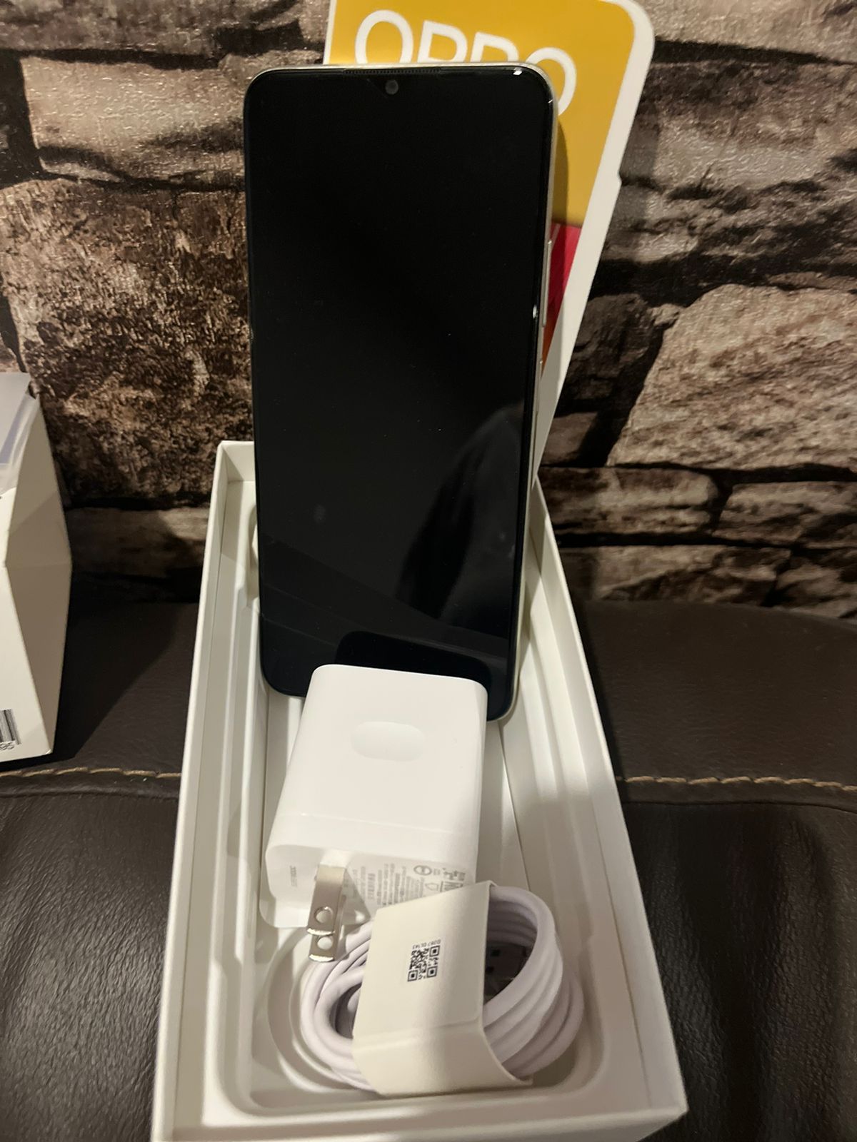 OPPO A38 .