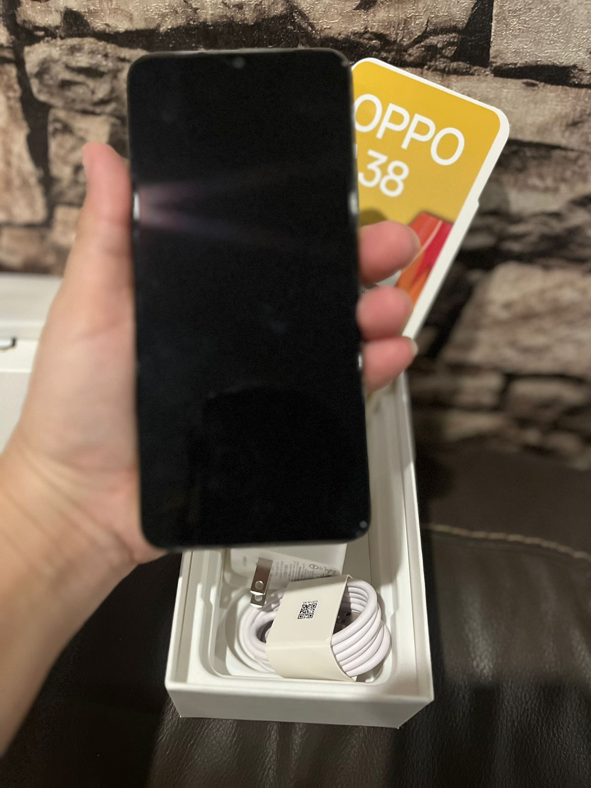 OPPO A38 .