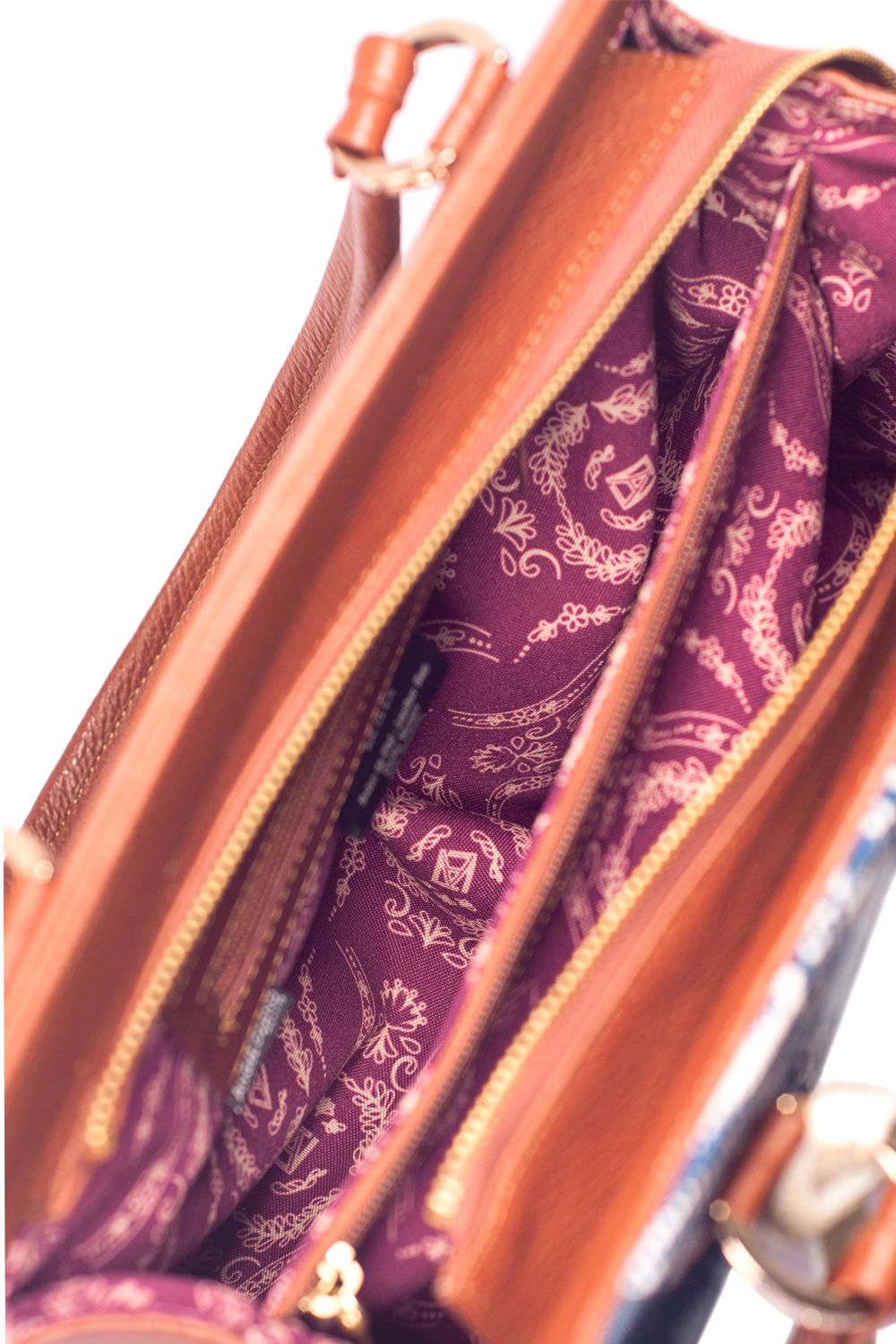 Bolso tipo tote  A ÁNGELOZANO modelo Salma de piel vacuna con telar artesanal y mezclilla color camel.