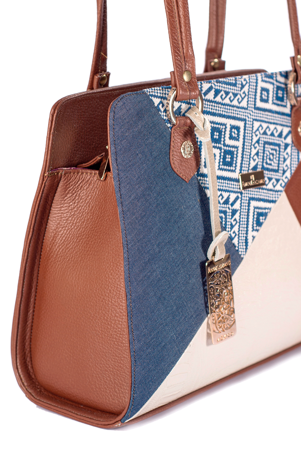 Bolso tipo tote  A ÁNGELOZANO modelo Salma de piel vacuna con telar artesanal y mezclilla color camel.