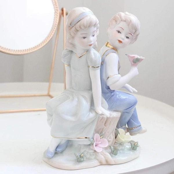 Figurita cerámica niño MXENF-001-13 1 Pza 14x18x10cm Frente x Alto x Fondo Porcelana Artesanal EnfantsDupont.