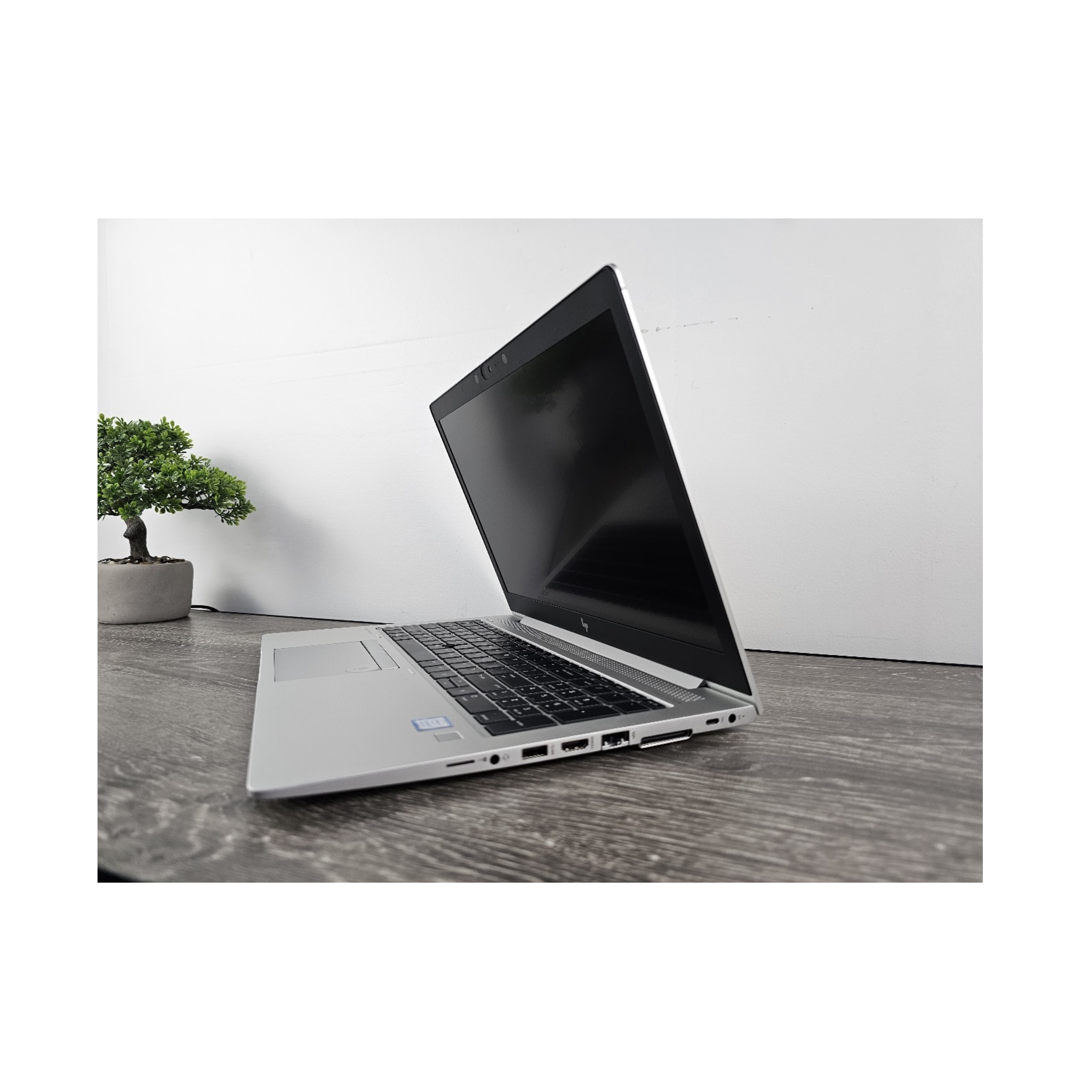 Laptop Hp Elitebook 850 G5/G6 Core I7 8va 16gb RAM 240gb SSD Teclado Extendido.