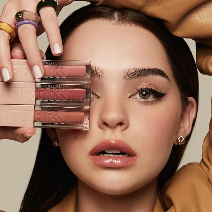 A Maybelline Brillo labial con ácido hialurónico, Lifter Gloss tono Moon, 5.4ml.