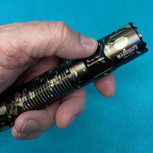 Linterna Recargable Táctica WARRIOR 3 Camuflaje Olight