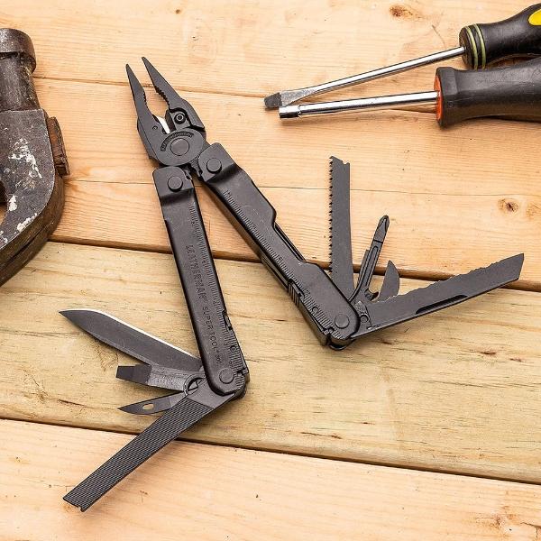 Multiherramienta SUPER TOOL 300 Negra Leatherman