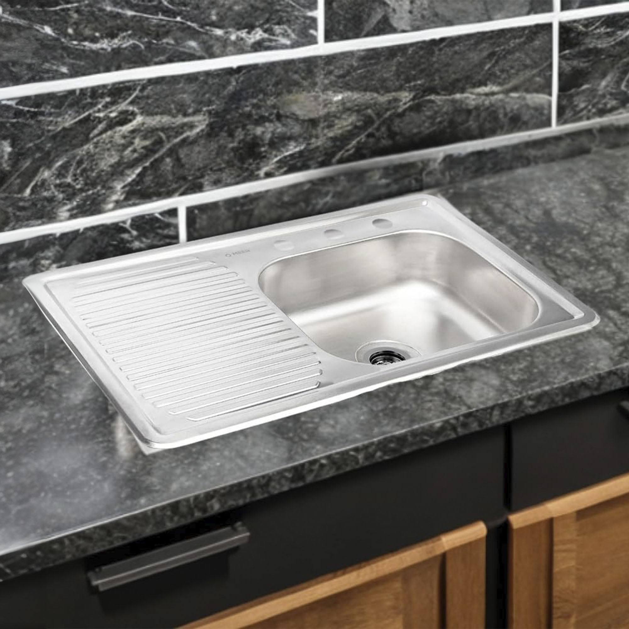MEER Faucets by CNX | Fregadero para Cocina con Escurridero Izquierdo de Acero Inoxidable Satinado, Mezcladora Premium con Dos Tipos de Chorro y Cuello Extensible. Incluye Accesorios de Instalación